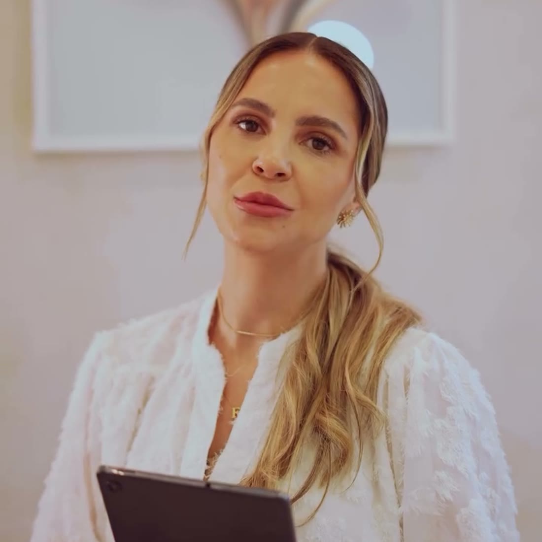 Dra. Francielle Santos na recepção da RB Clinic
